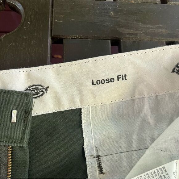 Dickies Loose Fit Twill Work Short in Green (36) - Picture 5 of 6